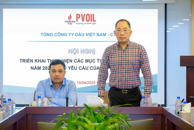 Ông Cao Hoài Dương - Bí thư Đảng ủy, Chủ tịch HĐQT và ông Nguyễn Đăng Trình - Phó Bí thư Đảng ủy, Tổng Giám đốc PVOIL chủ trì hội nghị Ông Cao Hoài Dương - Bí thư Đảng ủy, Chủ tịch HĐQT và ông Nguyễn Đăng Trình - Phó Bí thư Đảng ủy, Tổng Giám đốc PVOIL chủ trì hội nghị