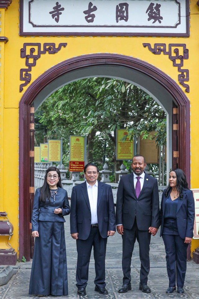 Hai Thủ tướng Việt Nam - Ethiopia tham quan chùa Trấn Quốc- Ảnh 6.