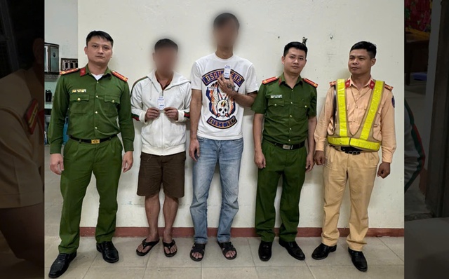 2 thanh niên có biểu hiện đáng ngờ, thấy công an liền bỏ chạy- Ảnh 2. 2 thanh niên có biểu hiện đáng ngờ, thấy công an liền bỏ chạy- Ảnh 2.