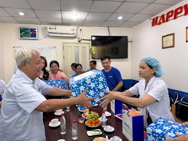 Ấm áp Tháng Công nhân- Ảnh 1.