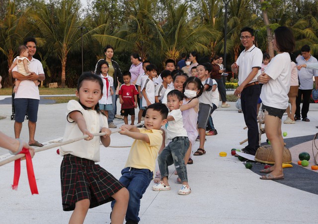 Phú Mỹ Hưng khánh thành Công viên P2 chào mừng 50 năm Ngày giải phóng miền Nam- Ảnh 4. Phú Mỹ Hưng khánh thành Công viên P2 chào mừng 50 năm Ngày giải phóng miền Nam- Ảnh 4.