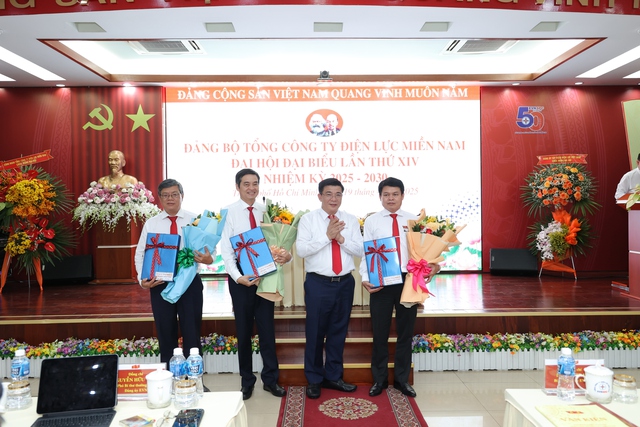 Ông Lê Văn Trang tiếp tục được tín nhiệm giữ chức Bí thư Đảng ủy EVNSPC- Ảnh 15.