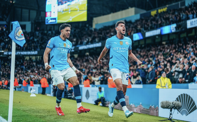 Thắng Aston Villa kịch tính phút bù giờ, Man City vào top 3 Ngoại hạng- Ảnh 4. Thắng Aston Villa kịch tính phút bù giờ, Man City vào top 3 Ngoại hạng- Ảnh 4.