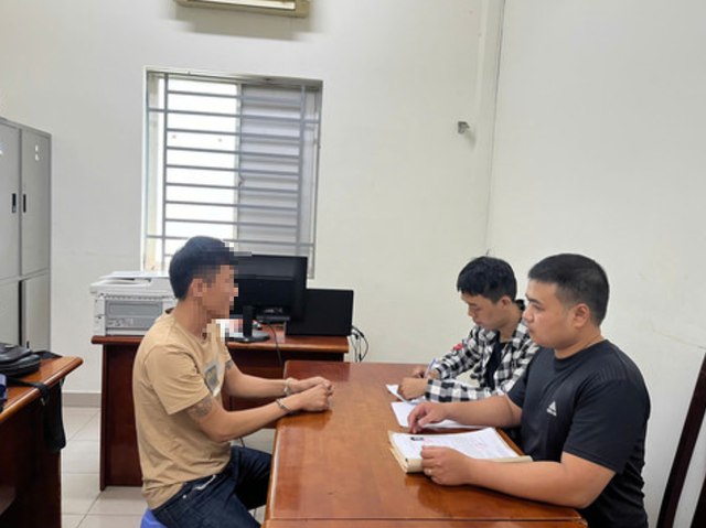 Công an TP HCM bắt thanh niên quan hệ với bé trai 14 tuổi- Ảnh 1.
