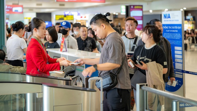 Nội Bài tấp nập trước cao điểm lễ 30-4, 1-5- Ảnh 9. Nội Bài tấp nập trước cao điểm lễ 30-4, 1-5- Ảnh 9.