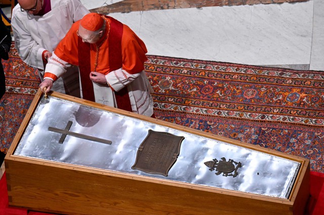 Hàng trăm ngàn người đến đưa tang Giáo hoàng Francis- Ảnh 1. Hàng trăm ngàn người đến đưa tang Giáo hoàng Francis- Ảnh 1.