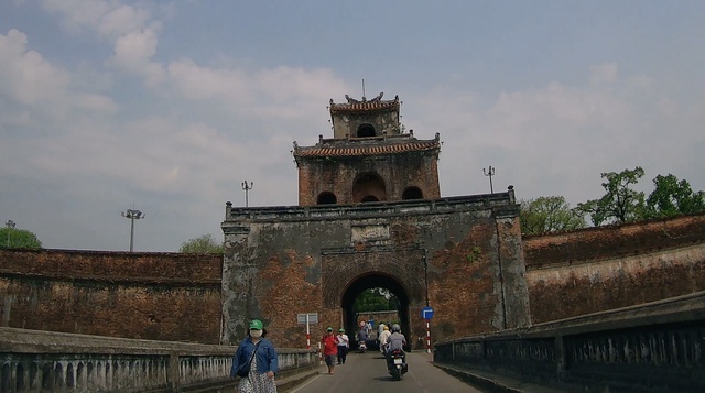 Lái ô tô cần biết khi đến tham quan Đại nội Huế, tránh bị phạt- Ảnh 1. Lái ô tô cần biết khi đến tham quan Đại nội Huế, tránh bị phạt- Ảnh 1.