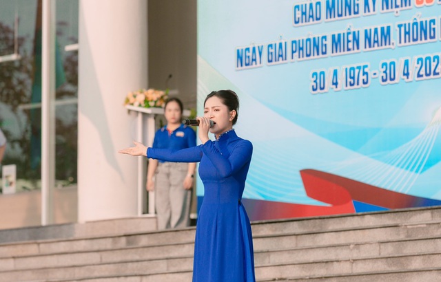 "Viết tiếp câu chuyện hòa bình" goes viral during April 30 holiday- Ảnh 3. "Viết tiếp câu chuyện hòa bình" goes viral during April 30 holiday- Ảnh 3.