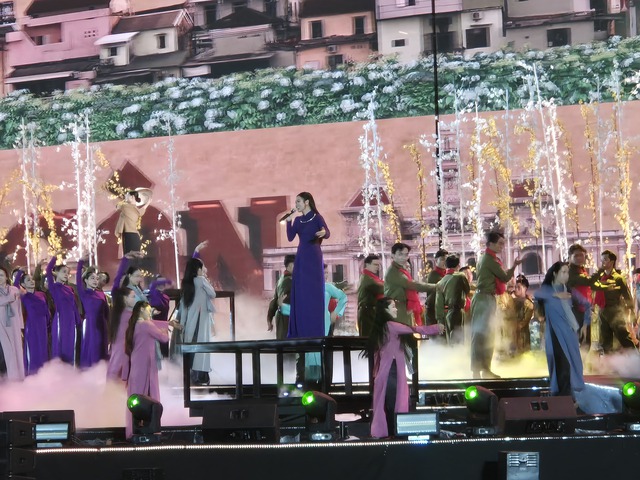 Hòa Minzy, anh trai, anh tài… hội ngộ tại "Mùa xuân thống nhất" - Ảnh 12.