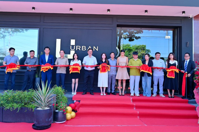 Vợ chồng Trang Lạ, Thiên An cùng dàn sao mừng Trịnh Tú Trung tậu nhà mới- Ảnh 2. Vợ chồng Trang Lạ, Thiên An cùng dàn sao mừng Trịnh Tú Trung tậu nhà mới- Ảnh 2.