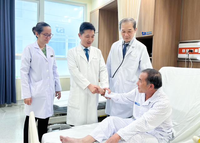 TP HCM có “Siêu Robot” bốn cánh tay giúp bác sĩ mổ hơn 120 loại bệnh nguy hiểm- Ảnh 3. TP HCM có “Siêu Robot” bốn cánh tay giúp bác sĩ mổ hơn 120 loại bệnh nguy hiểm- Ảnh 3.