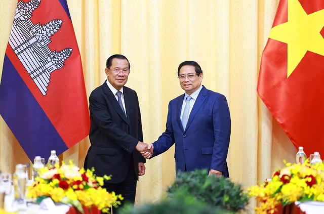 Thủ tướng Phạm Minh Chính gặp Chủ tịch Đảng Nhân dân Campuchia Hun Sen - Ảnh 1.