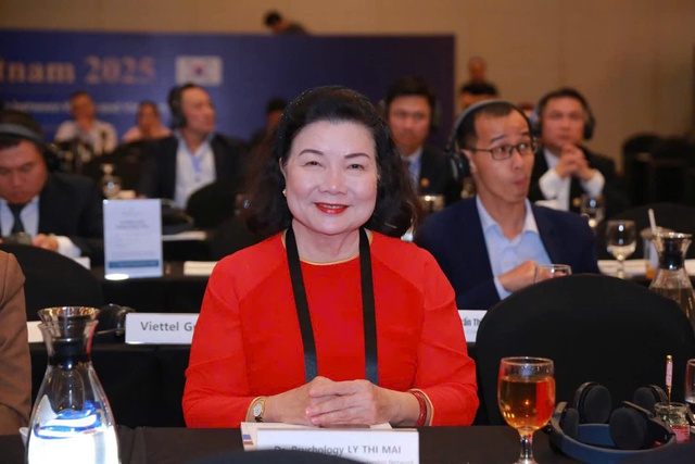 TS Lý Thị Mai, Quỳnh Paris và Nhà sử học Dương Trung Quốc bàn về Al - Văn hóa- Ảnh 1. TS Lý Thị Mai, Quỳnh Paris và Nhà sử học Dương Trung Quốc bàn về Al - Văn hóa- Ảnh 1.