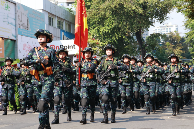 Đại lễ 30-4: Cận cảnh 8 khối hướng 3 đi trong vòng tay nhân dân- Ảnh 11. Đại lễ 30-4: Cận cảnh 8 khối hướng 3 đi trong vòng tay nhân dân- Ảnh 11.