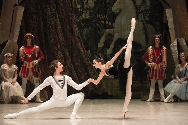 Nhà hát Ballet Hàn lâm Quốc gia Mát-xcơ-va "Ballet Nga" hứa hẹn mang đến những trải nghiệm nghệ thuật ballet đỉnh cao tới khán giả Việt Nam Nhà hát Ballet Hàn lâm Quốc gia Mát-xcơ-va "Ballet Nga" hứa hẹn mang đến những trải nghiệm nghệ thuật ballet đỉnh cao tới khán giả Việt Nam