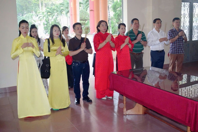 Hành động ý nghĩa của hoa hậu Nguyễn Ngọc Hiếu - Ảnh 1.