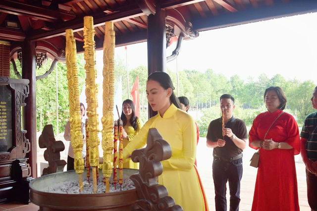 Hành động ý nghĩa của hoa hậu Nguyễn Ngọc Hiếu - Ảnh 2.