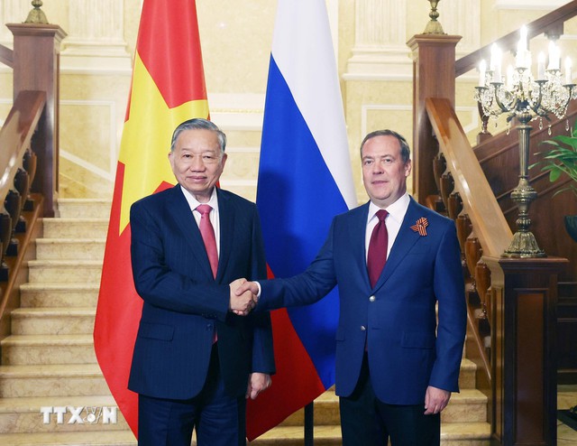 Tổng Bí thư Tô Lâm hội kiến Chủ tịch Đảng Nước Nga Thống nhất Dmitry Medvedev - Ảnh 1.