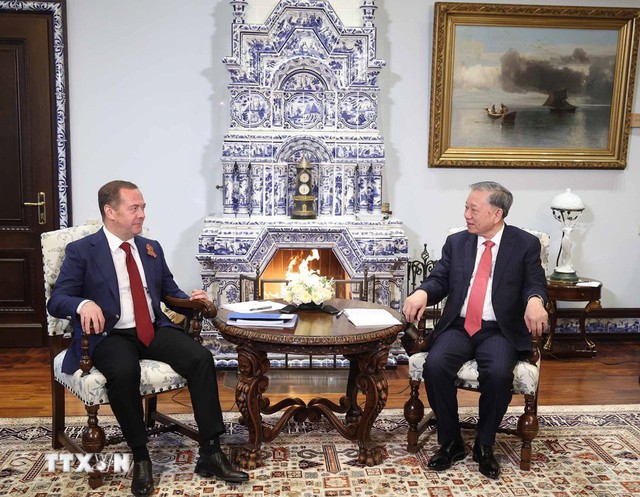 Tổng Bí thư Tô Lâm hội kiến Chủ tịch Đảng Nước Nga Thống nhất Dmitry Medvedev - Ảnh 3.