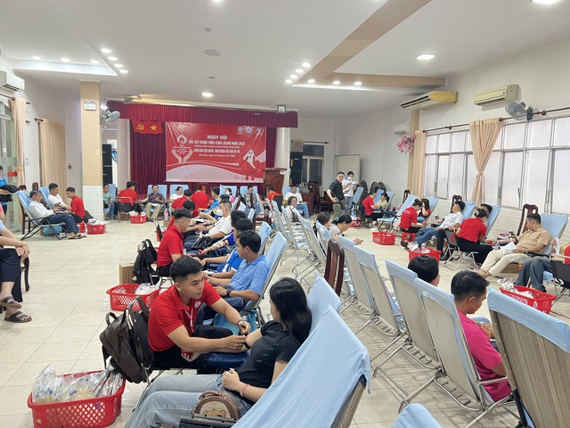 Khoảng 1.000 đoàn viên, công nhân ở Cần Thơ làm điều ý nghĩa - Ảnh 4.