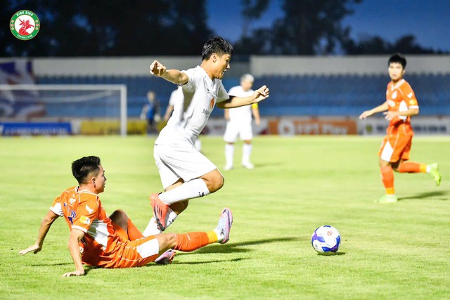 CLB Đà Nẵng nhen nhóm hy vọng trụ hạng sau trận thắng Bình Định - Ảnh 1.