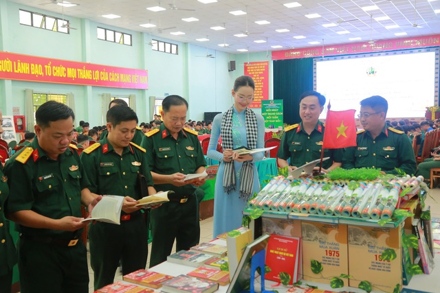 Văn hóa đọc giúp bộ đội mở rộng tầm nhìn, xây dựng bản lĩnh kiên cường - Ảnh 7.