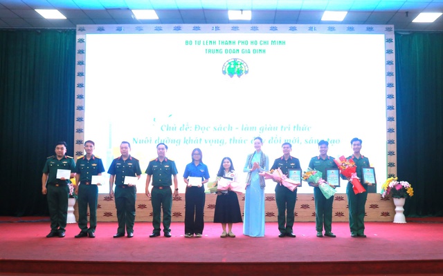 Văn hóa đọc giúp bộ đội mở rộng tầm nhìn, xây dựng bản lĩnh kiên cường - Ảnh 10.