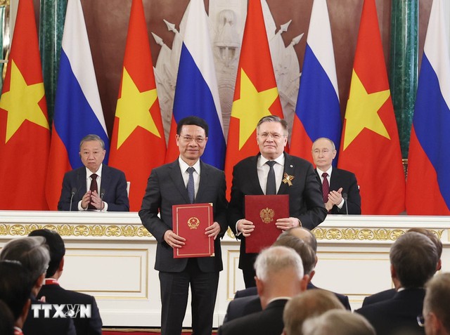 Tổng Bí thư Tô Lâm và Tổng thống Vladimir Putin chứng kiến ký nhiều văn kiện hợp tác- Ảnh 3. Tổng Bí thư Tô Lâm và Tổng thống Vladimir Putin chứng kiến ký nhiều văn kiện hợp tác - Ảnh 2.