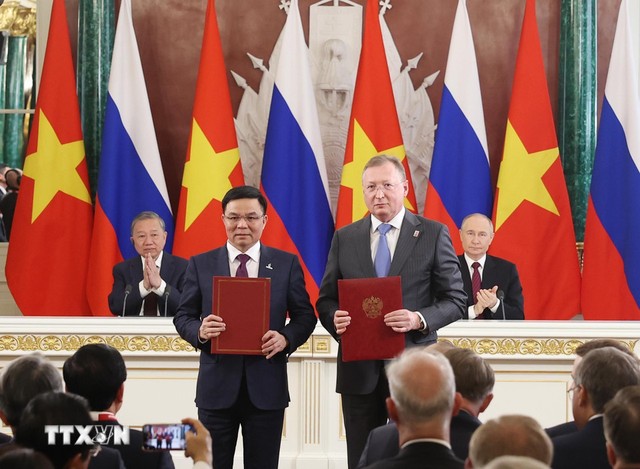 Tổng Bí thư Tô Lâm và Tổng thống Vladimir Putin chứng kiến ký nhiều văn kiện hợp tác - Ảnh 3.