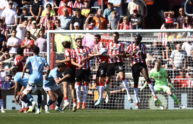 Ngoại hạng Anh: Man City sắp vỡ mộng á quân- Ảnh 3. Ngoại hạng Anh: Man City sắp vỡ mộng á quân- Ảnh 3.