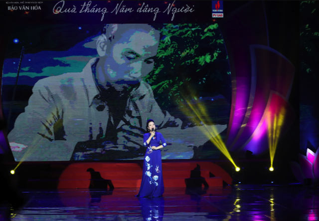 Truyền hình trực tiếp chương trình "Quà tháng Năm dâng Người"- Ảnh 2. Truyền hình trực tiếp chương trình "Quà tháng Năm dâng Người"- Ảnh 2.