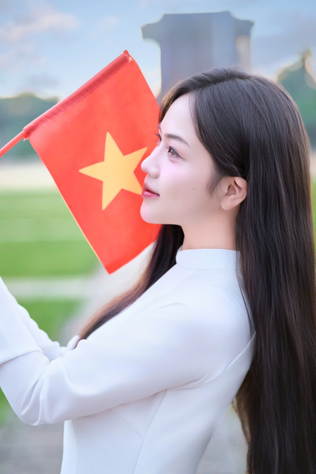 Trào lưu chụp ảnh áo dài dịp 30-04 của giới trẻ Hà Nội - Ảnh 3.