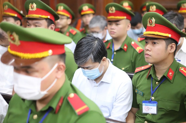 Cựu Bí thư Tỉnh ủy Bến Tre bất ngờ được giảm nhiều năm tù - Ảnh 1.