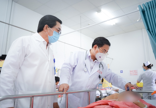 Đoàn hành hương 24 người gặp tai nạn, 1 phụ nữ bị đứt lìa cẳng chân - Ảnh 2.