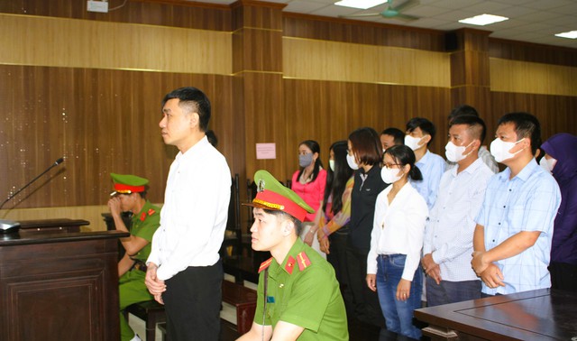 30 bị cáo vắng mặt trong vụ xét xử đưa, nhận hối lộ lớn nhất ở Thanh Hóa - Ảnh 1.