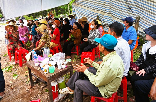 Vụ dân chặn xe vào bãi rác: Rác ứ đọng ở TP Thanh Hóa đang được xử lý - Ảnh 2.