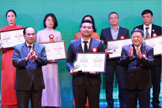 Bệnh viện Mắt Sài Gòn Đà Lạt đạt danh hiệu "Bệnh viện Xanh – Sạch và Dịch vụ y tế chất lượng cao"- Ảnh 1. Bệnh viện Mắt Sài Gòn Đà Lạt đạt danh hiệu "Bệnh viện Xanh – Sạch và Dịch vụ y tế chất lượng cao"- Ảnh 1.
