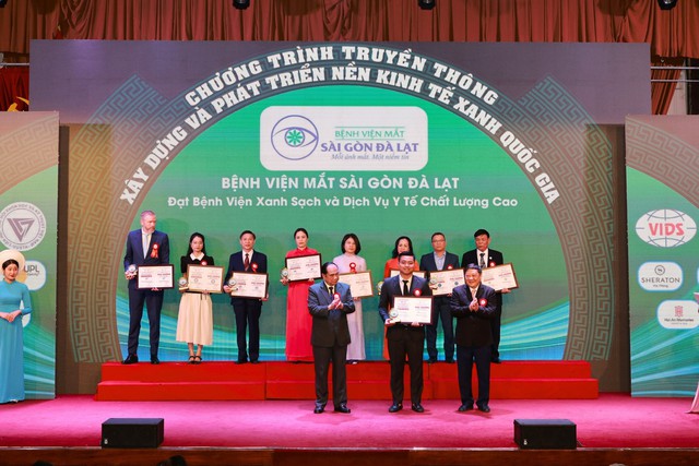 Bệnh viện Mắt Sài Gòn Đà Lạt đạt danh hiệu "Bệnh viện Xanh – Sạch và Dịch vụ y tế chất lượng cao"- Ảnh 2. Bệnh viện Mắt Sài Gòn Đà Lạt đạt danh hiệu "Bệnh viện Xanh – Sạch và Dịch vụ y tế chất lượng cao"- Ảnh 2.