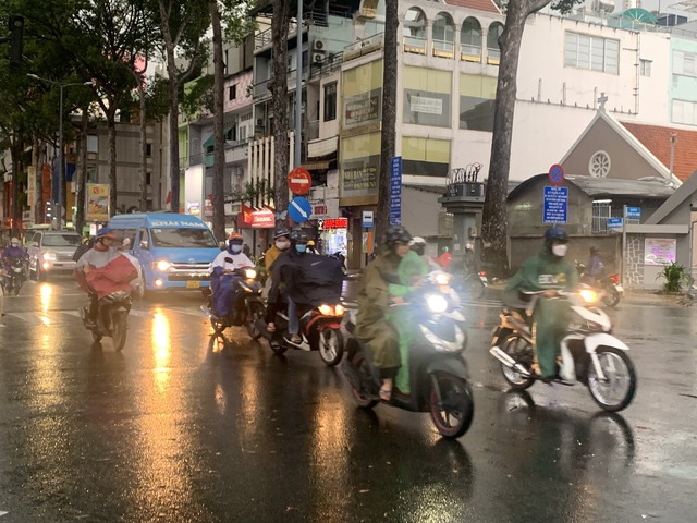 Thời tiết TP HCM hôm nay, 13-5: Mưa dông về chiều tối - Ảnh 1.