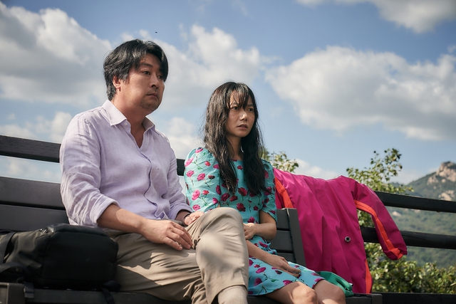 “Ảnh hậu” Bae Doo-na lần đầu đóng phim hài lãng mạn- Ảnh 2. “Ảnh hậu” Bae Doo-na lần đầu đóng phim hài lãng mạn- Ảnh 2.