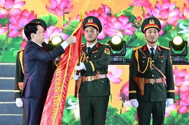 Chủ tịch nước Lương Cường trao danh hiệu Thành phố Anh hùng cho TP Hải Phòng- Ảnh 3. Chủ tịch nước Lương Cường trao danh hiệu Thành phố Anh hùng cho TP Hải Phòng- Ảnh 3.