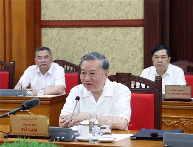 Tổng Bí thư Tô Lâm: Lấy ý kiến nhân dân về dự thảo sửa đổi, bổ sung Hiến pháp bảo đảm đúng tiến độ- Ảnh 2. Tổng Bí thư Tô Lâm: Lấy ý kiến nhân dân về dự thảo sửa đổi, bổ sung Hiến pháp bảo đảm đúng tiến độ- Ảnh 2.