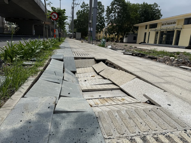 Nhanh chóng tái lập vỉa hè- Ảnh 1. Nhanh chóng tái lập vỉa hè- Ảnh 1.