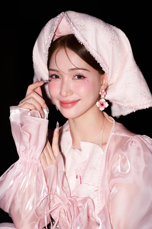 Hòa Minzy được tuyên dương- Ảnh 2. Hòa Minzy được tuyên dương- Ảnh 2.