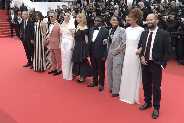 Những bộ đầm phá vỡ lệnh cấm "hở bạo" ở Cannes 2025 - Ảnh 6.