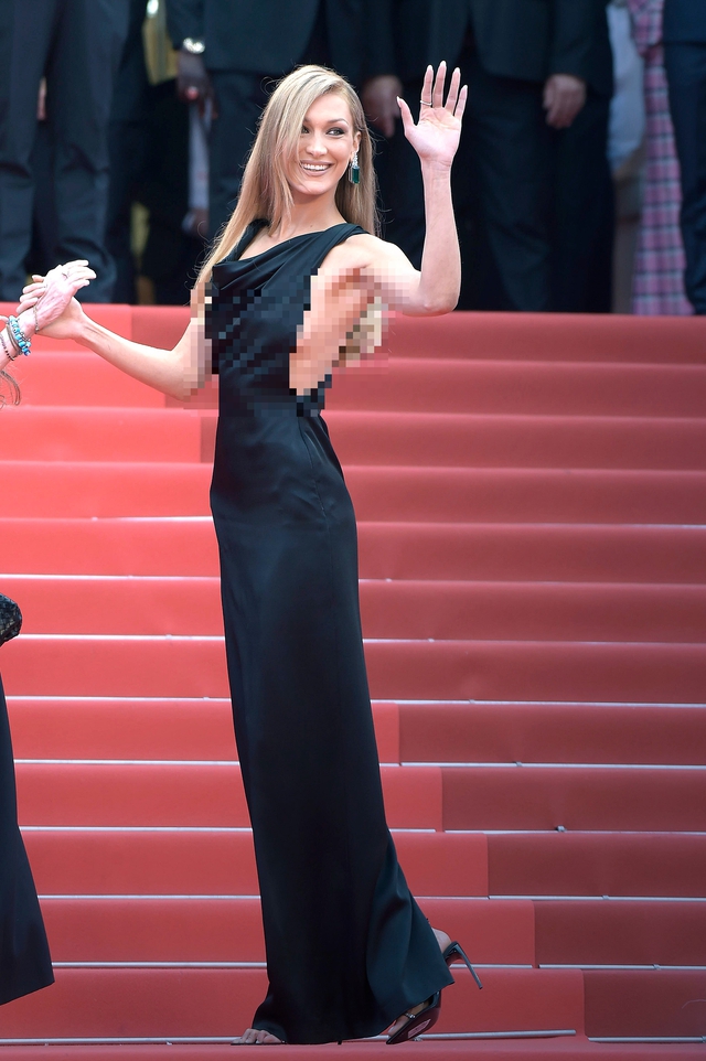 Những bộ đầm phá vỡ lệnh cấm "hở bạo" ở Cannes 2025 - Ảnh 4.
