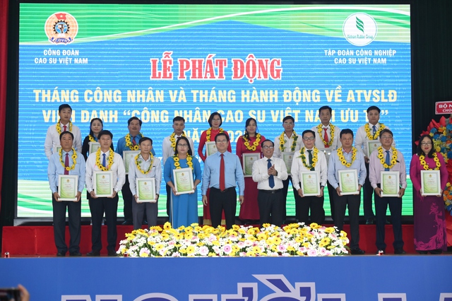 Hàng tỉ đồng chăm lo nhà ở, thiết chế văn hóa cho công nhân - Ảnh 4.