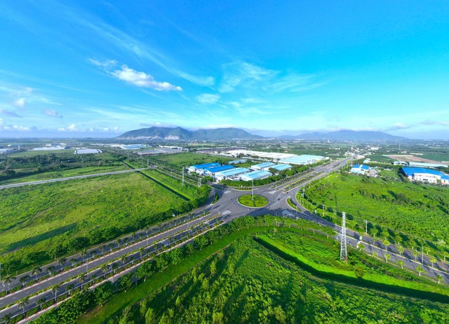 Sonadezi Long Thành mở rộng đầu tư nhà xưởng gần cảng biển và sân bay Long Thành.- Ảnh 2. Sonadezi Long Thành mở rộng đầu tư nhà xưởng gần cảng biển và sân bay Long Thành.- Ảnh 2.