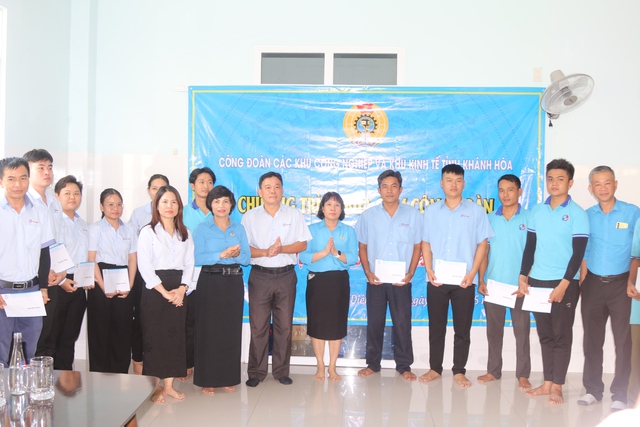 Ấm áp "Bữa cơm Công đoàn" cùng người lao động- Ảnh 4. Ấm áp "Bữa cơm Công đoàn" cùng người lao động- Ảnh 4.