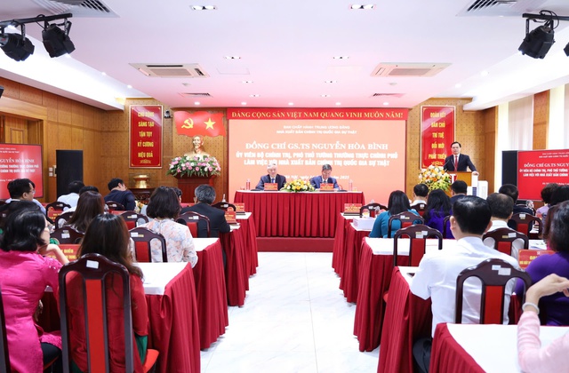 Phó Thủ tướng Nguyễn Hòa Bình dự Lễ ra mắt "Tủ sách điện tử Chủ tịch Hồ Chí Minh"- Ảnh 3. Phó Thủ tướng Nguyễn Hòa Bình dự Lễ ra mắt "Tủ sách điện tử Chủ tịch Hồ Chí Minh"- Ảnh 3.